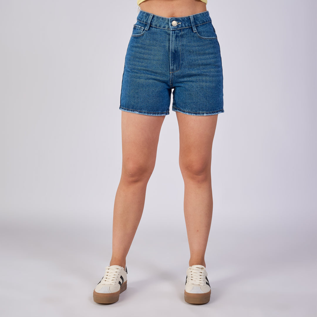 REF: 556236 Short largo rígido de tiro medio en denim, color azul medio