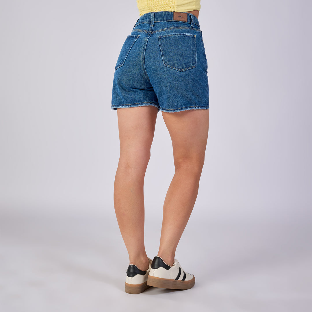 REF: 556236 Short largo rígido de tiro medio en denim, color azul medio