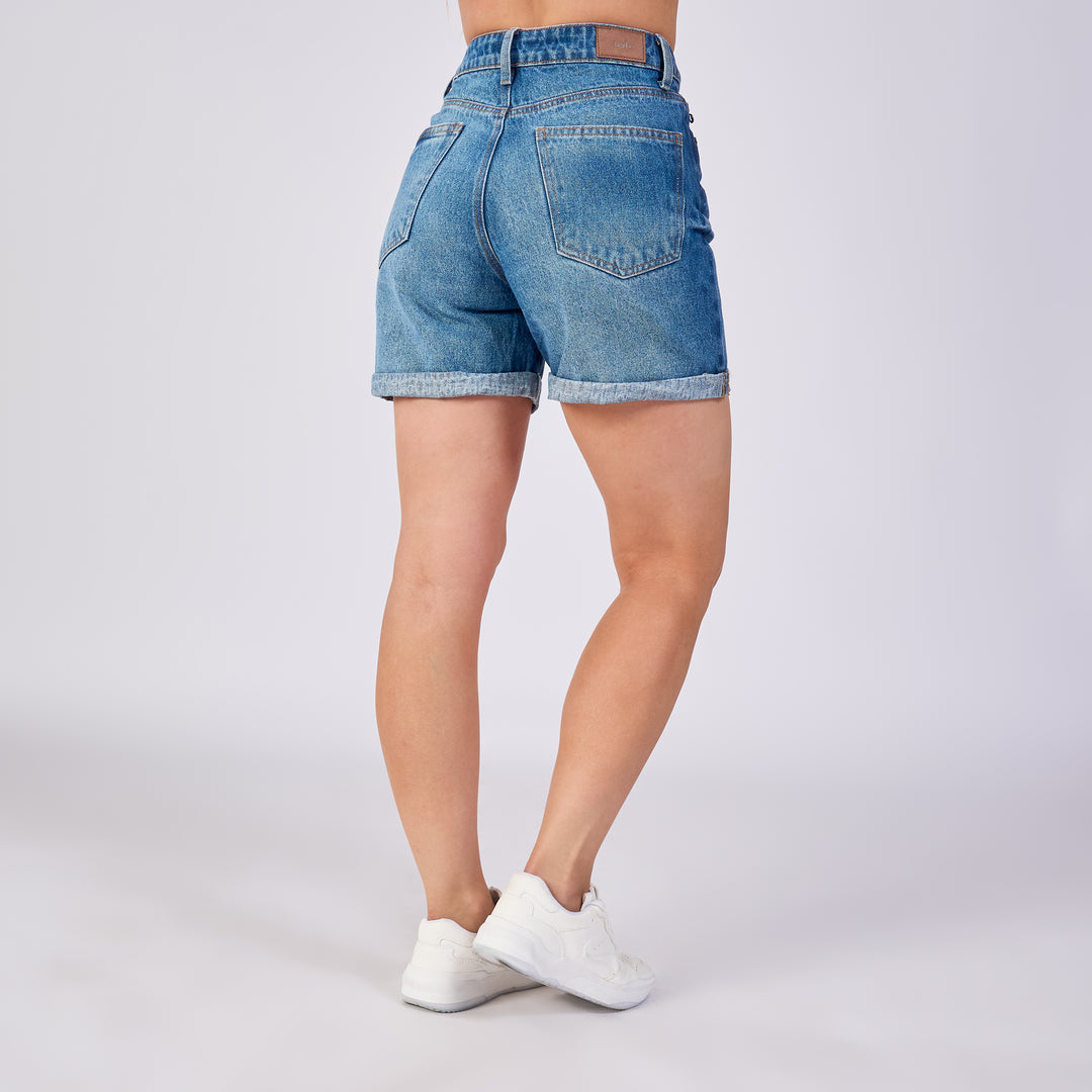REF: 556247 Short largo rígido en denim azul medio