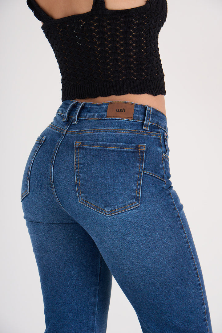 Ref: 552839 Jean dama flare tiro medio licrado, color Azul oscuro