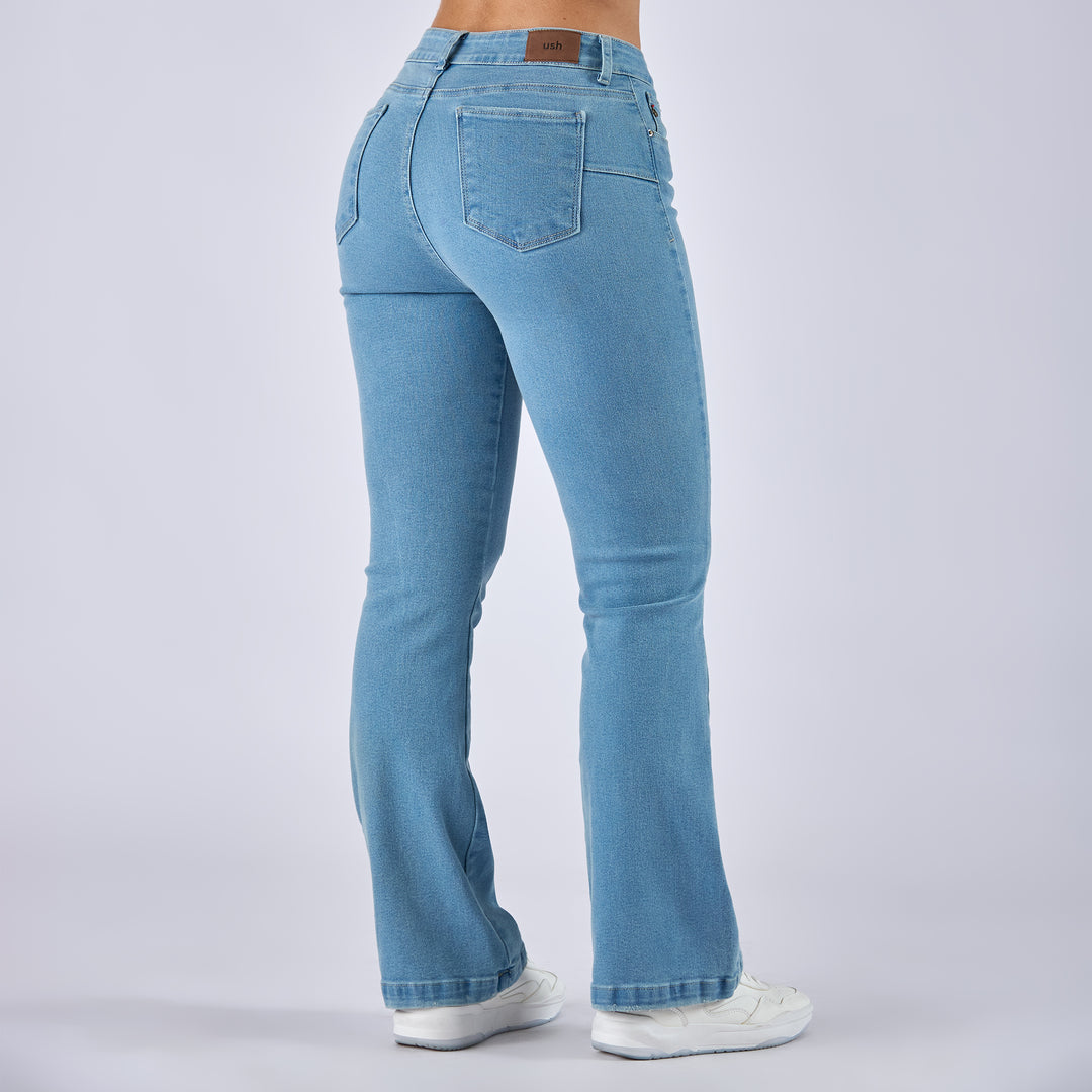 Ref: 552716 Jean dama flare tiro medio licrado, color azul claro